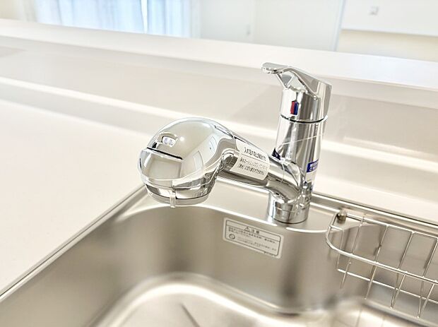 いつでも清潔なおいしいお水を。一つの水栓で水道水と浄水を使い分け。