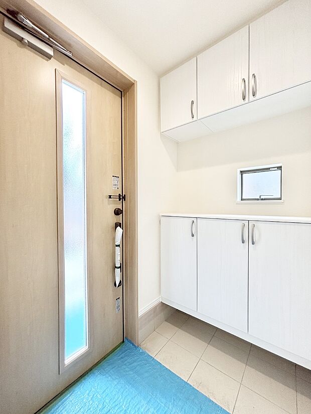 飾り棚を利用して、お越しいただくお客様をおもてなしできます。