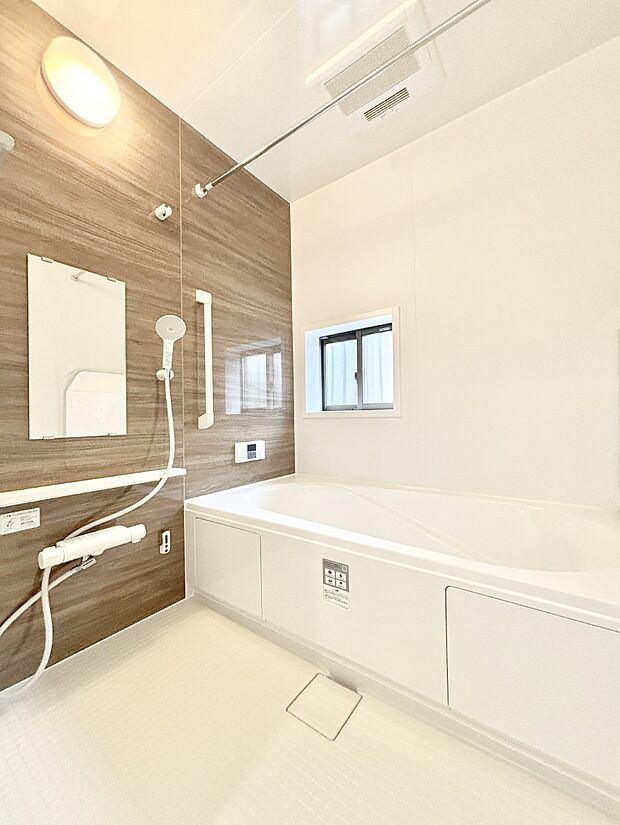 落ち着いた雰囲気でゆっくりお寛ぎいただけるバスルーム