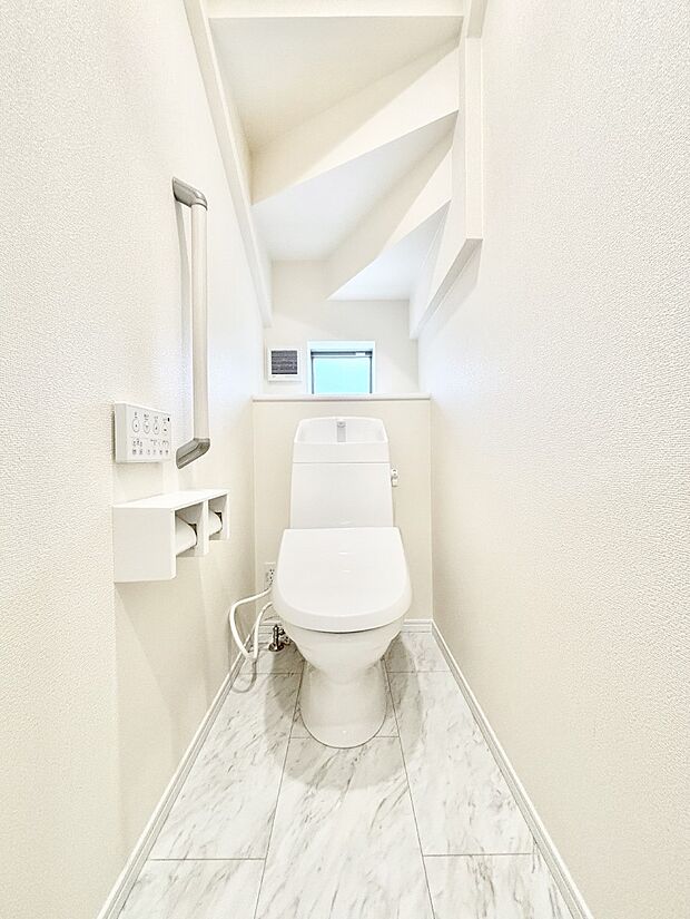 トイレは安心の2箇所！朝のバタバタも一安心です。 