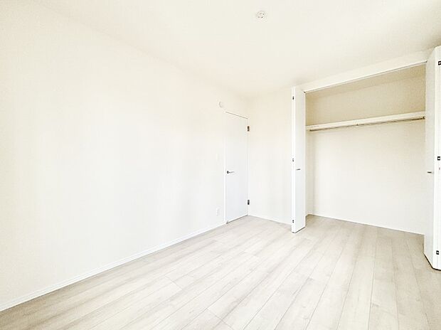 使いやすい形でベットや家具の置き方にも困ることもありません。 