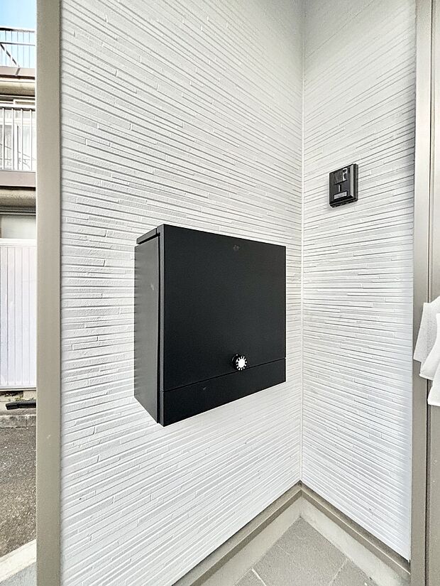 シンプルデザインのポスト。