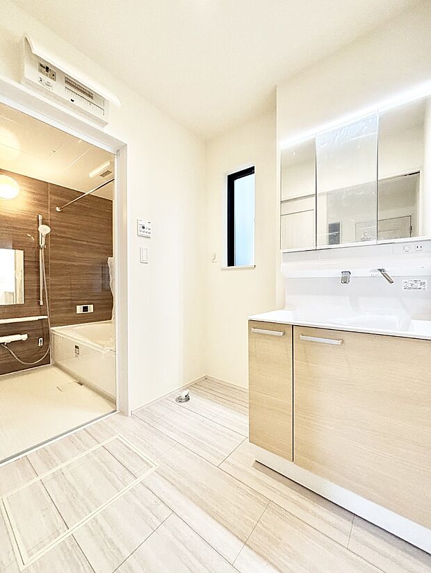 清潔感のある快適空間です。毎日の身支度も気持ち良くお使い頂けます。