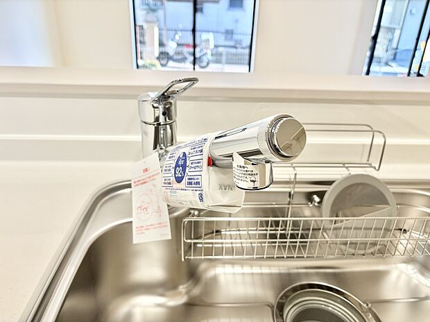 いつでも清潔なおいしいお水を。一つの水栓で水道水と浄水を使い分け。