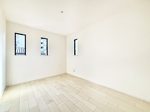 窓からのやさしい光が心地よいプライベートルーム