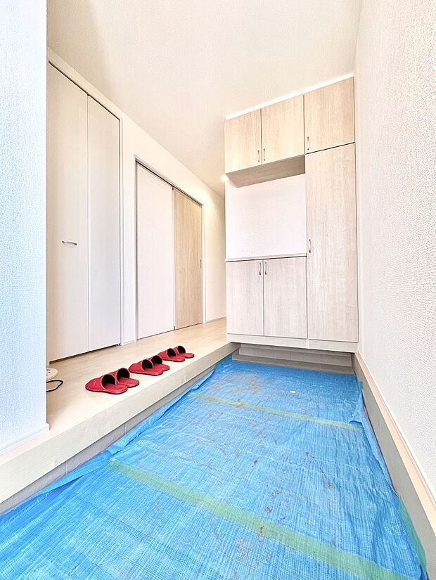 家族の帰宅やお客様をあたたかく迎える玄関  