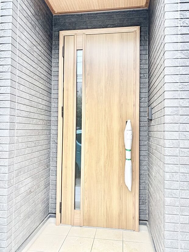 大切な家族、来客を出迎える玄関。