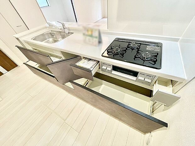 使いやすさを優先したスライド式収納タイプ！