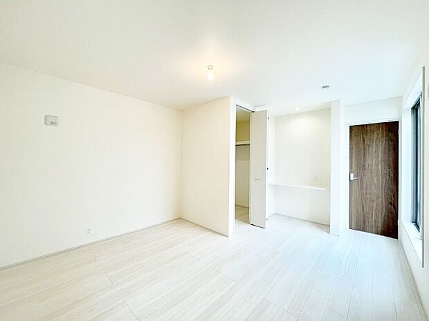 ウォークインクローゼットがあるお部屋！季節ごとの入れ替えも不要で便利です。