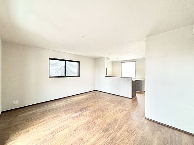 家族の笑顔が自然と生まれてくる、そんな雰囲気のダイニングに仕上がっています。