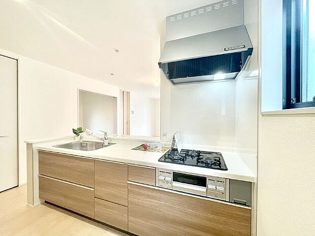 料理をしながらでもご家族との会話を楽しめる対面キッチン