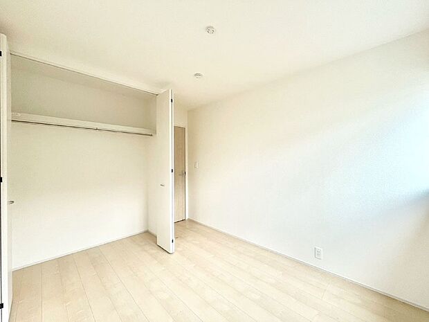 子供部屋にもおすすめな収納スペースたっぷりの居室