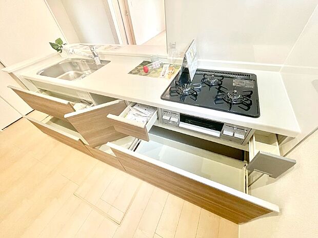 使いやすさを優先したスライド式収納タイプ！