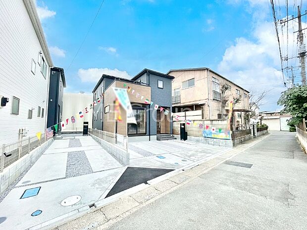 前面道路はきちんと整備されています  