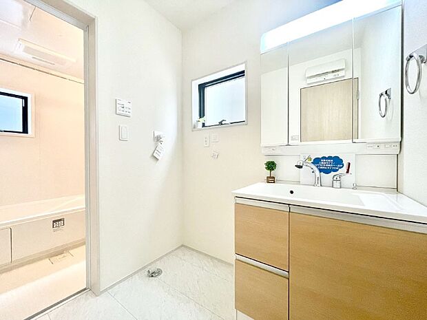 清潔感のある快適空間です。毎日の身支度も気持ち良くお使い頂けます。 