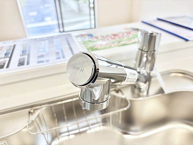 いつでも清潔なおいしいお水を。一つの水栓で水道水と浄水を使い分け。