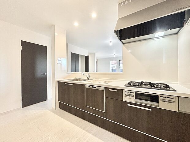 広々とした使い勝手の良いキッチンで日々のお料理も楽しくなりそう