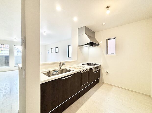 料理をしながらご家族との会話を楽しめる対面カウンターキッチン