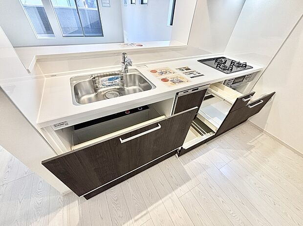 使いやすさを優先したスライド式収納タイプ！