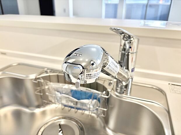 いつでも清潔なおいしいお水を。一つの水栓で水道水と浄水を使い分け。