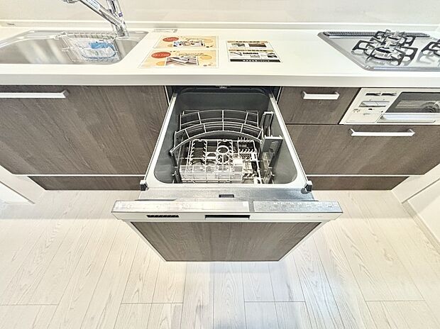 面倒なお片づけは食洗機にお任せ！家事の負担が減って、時間にも気持ちにもゆとりができます。