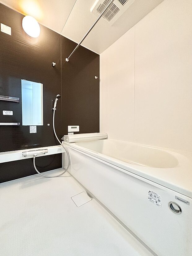 落ち着いた雰囲気でゆっくりお寛ぎいただけるバスルーム