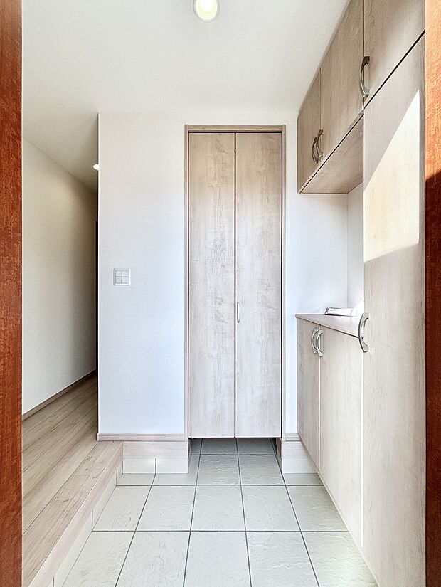 明るい玄関はお客様をお出迎えするのにぴったりです!