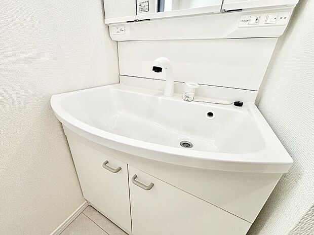 ハンドシャワー付き！使いやすい洗面台。