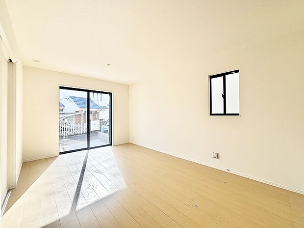 日当たりのいいリビングでゆったりとしたティータイムを! お気に入りのグリーンを飾れば更に心地よさがアップ!