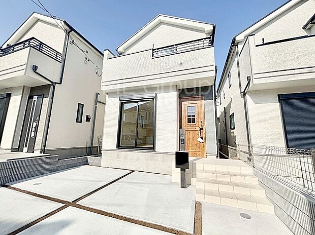 洗練された外観、上質な住空間が広がる室内は永く安心して過ごせる住居です。