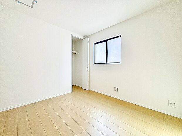 使いやすい形でベットや家具の置き方にも困ることもありません。