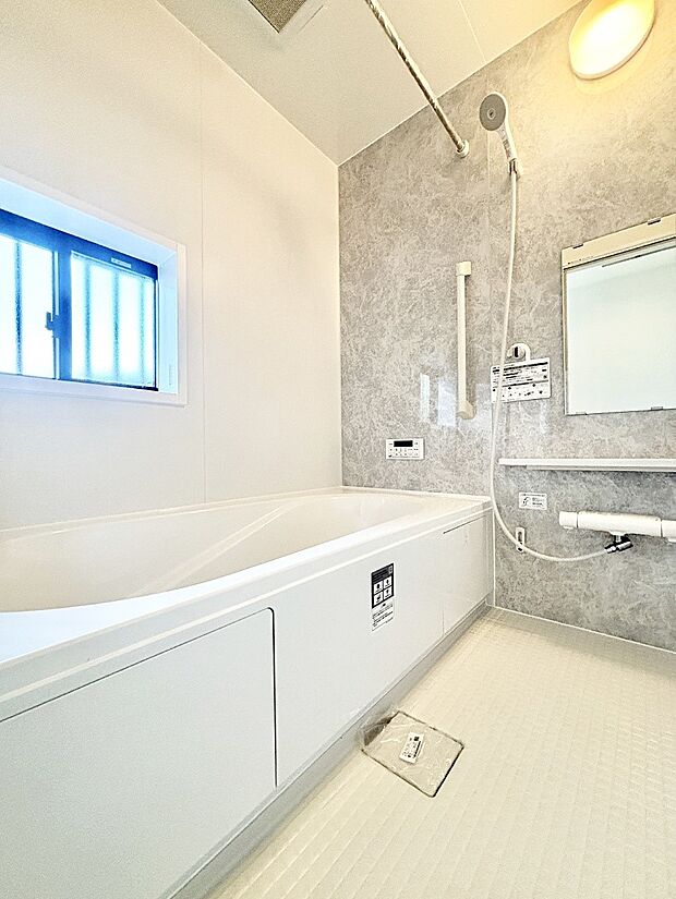 落ち着いた雰囲気でゆっくりお寛ぎいただけるバスルーム