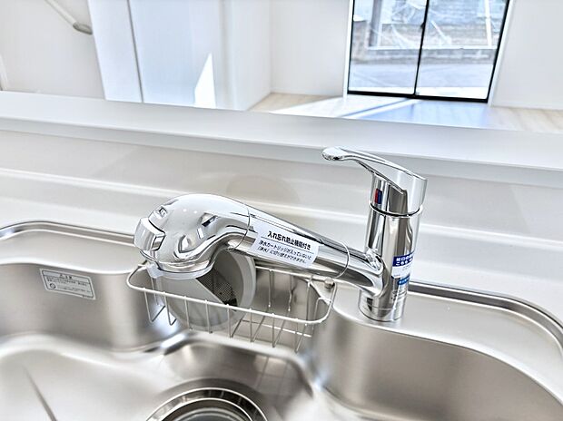 いつでも清潔なおいしいお水を。一つの水栓で水道水と浄水を使い分け。