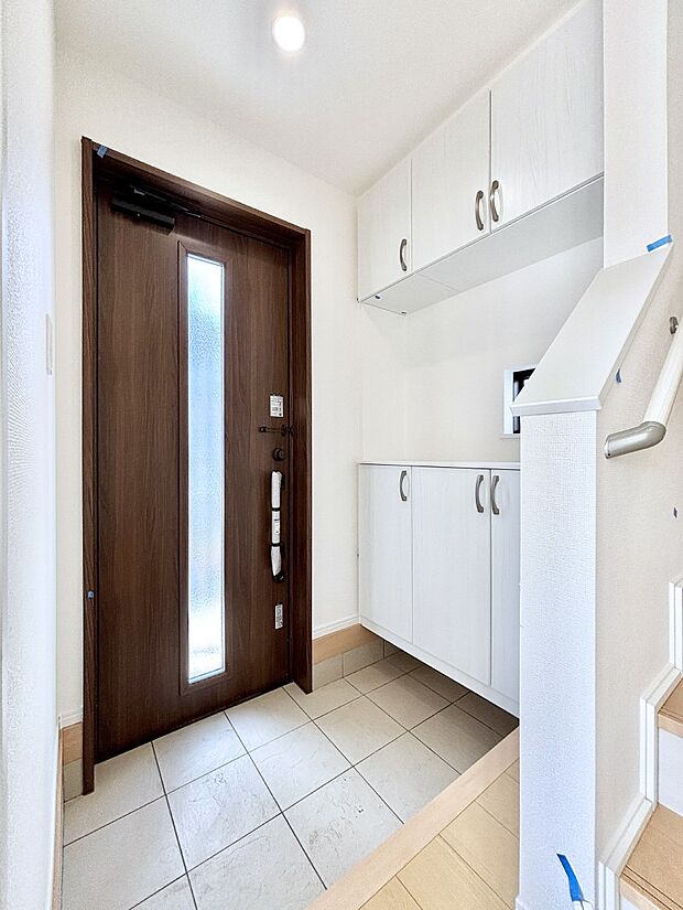 飾り棚を利用して、お越しいただくお客様をおもてなしできます。