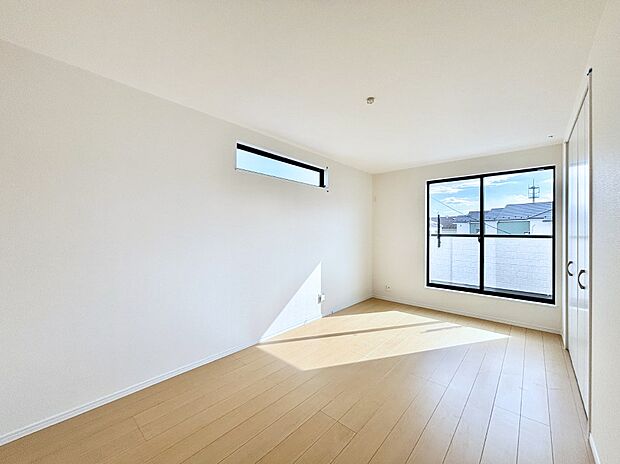 明るいバルコニーサイドに洋室を設置。目覚めの良い寝室に。 