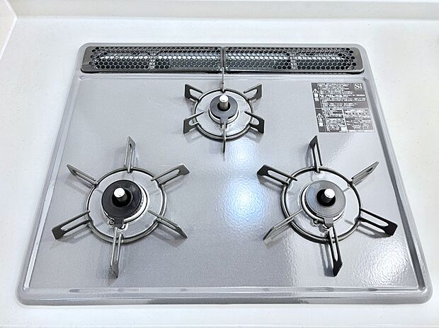 ガスコンロはＳｉセンサー搭載。火力調節や焦げ付き・消し忘れも防いでくれます。