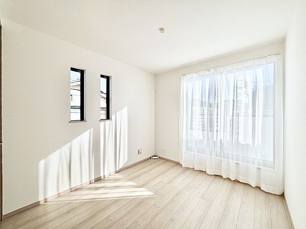 2面採光なので、明るく風通しも良く心地良い生活が送れます。