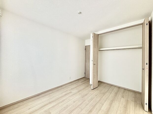 子供部屋にもおすすめな収納スペースたっぷりの居室