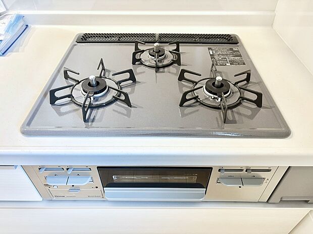 ガスコンロはSiセンサー搭載。火力調節や焦げ付き・消し忘れも防いでくれます。