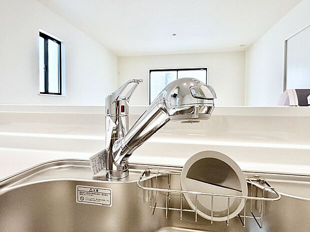 いつでも清潔なおいしいお水を。一つの水栓で水道水と浄水を使い分け。