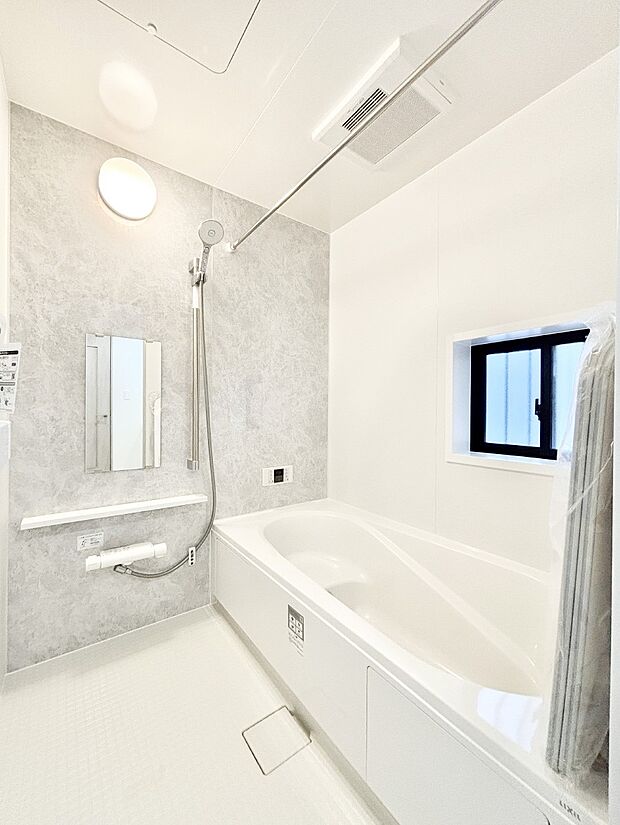 浴室乾燥機付きのバスルームでいつでも快適なバスタイムが楽しめます!