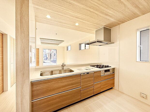 料理をしながらでもご家族との会話を楽しめる対面キッチン