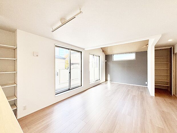 落ち着いた雰囲気のLDKは家族みんなの快適空間