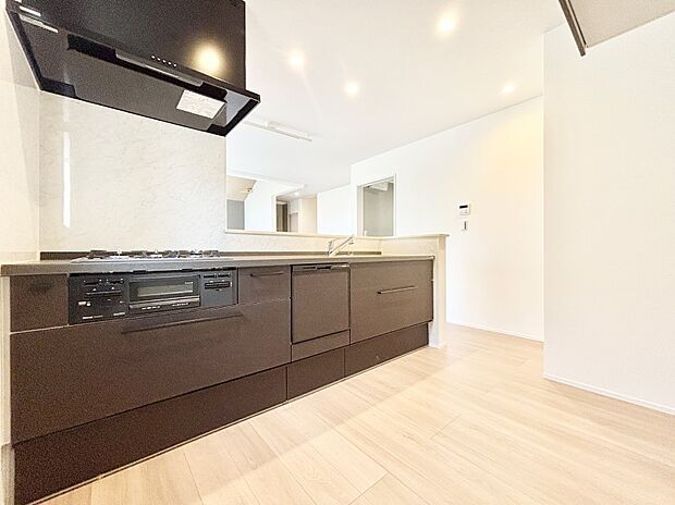 広々とした使い勝手の良いキッチンで日々のお料理も楽しくなりそう