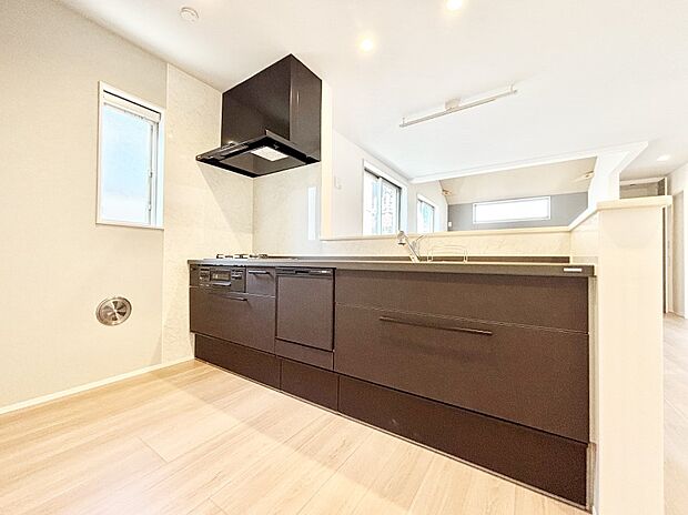 料理をしながらご家族との会話を楽しめる対面カウンターキッチン