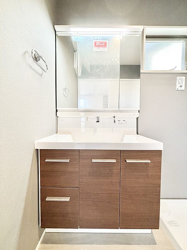 収納力と機能性に優れた洗面化粧台