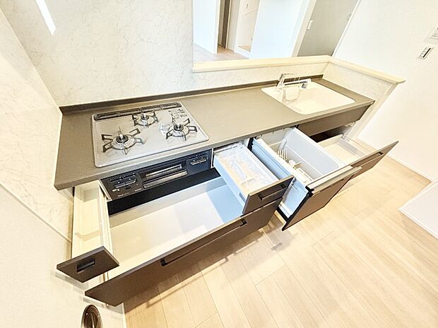 使いやすさを優先したスライド式収納タイプ!