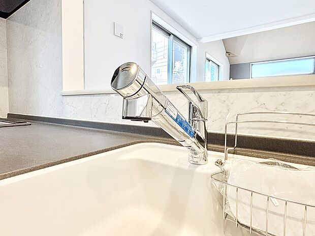 いつでも清潔なおいしいお水を。一つの水栓で水道水と浄水を使い分け。