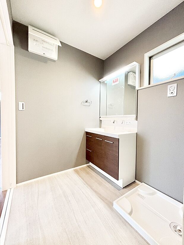 キッチンとの動線を考慮した水廻り集中設計で忙しい時間の家事もラクラク