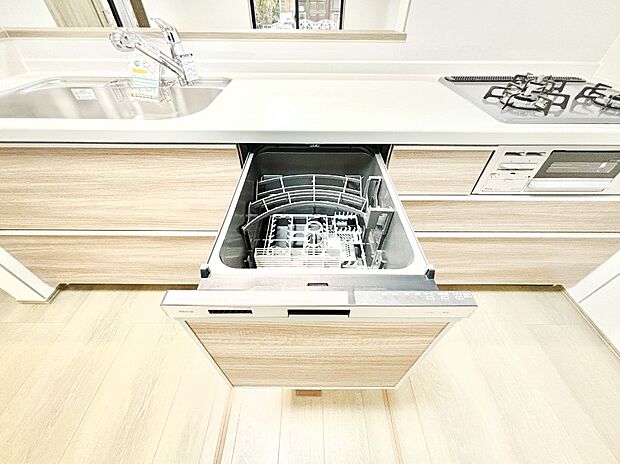 面倒なお片づけは食洗機にお任せ！家事の負担が減って、時間にも気持ちにもゆとりができます。